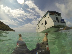 hier sieht der Kahn sogar fast seetauglich aus...