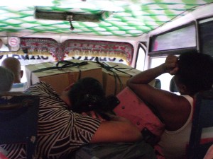 vollbeladener Bus auf Palawan