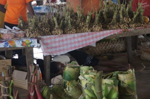 Nickerchen unterm Obststand